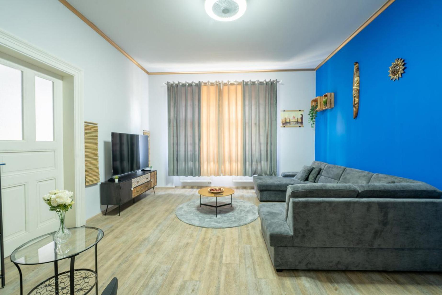 Cozy 3-brd Riverside In Center Praga